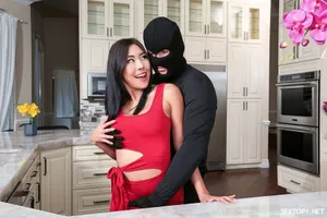 Thanh niên chuyên săn gái ngon hám tiền về chụp ảnh sex rồi chịch