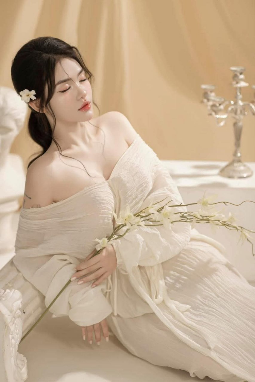 Một tuần chị gái gấu đến sống chung, tôi không chịu nổi trước vẻ đẹp ấy